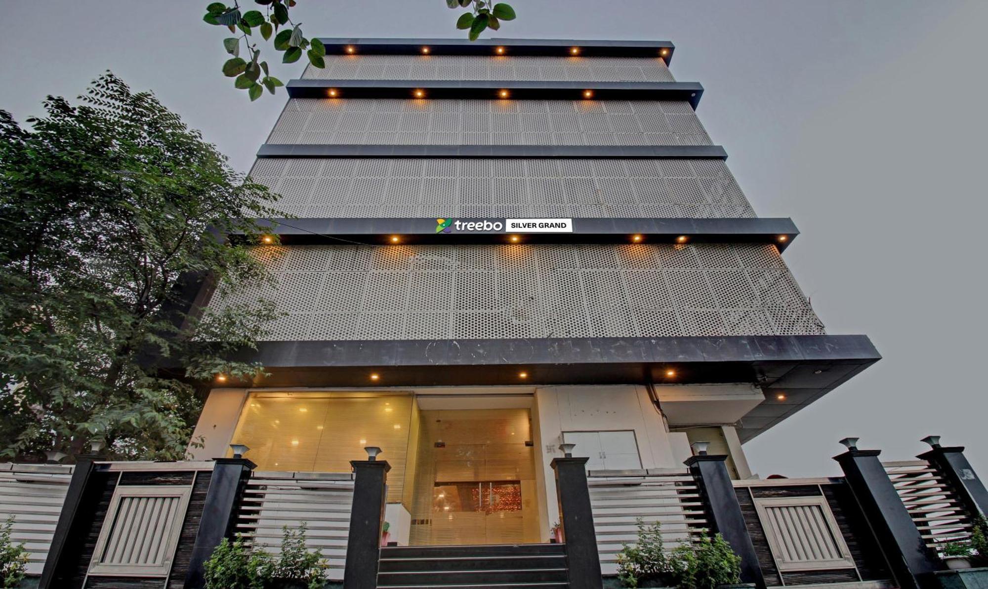 Treebo Silver Grand New Agreement Lucknow Extérieur photo