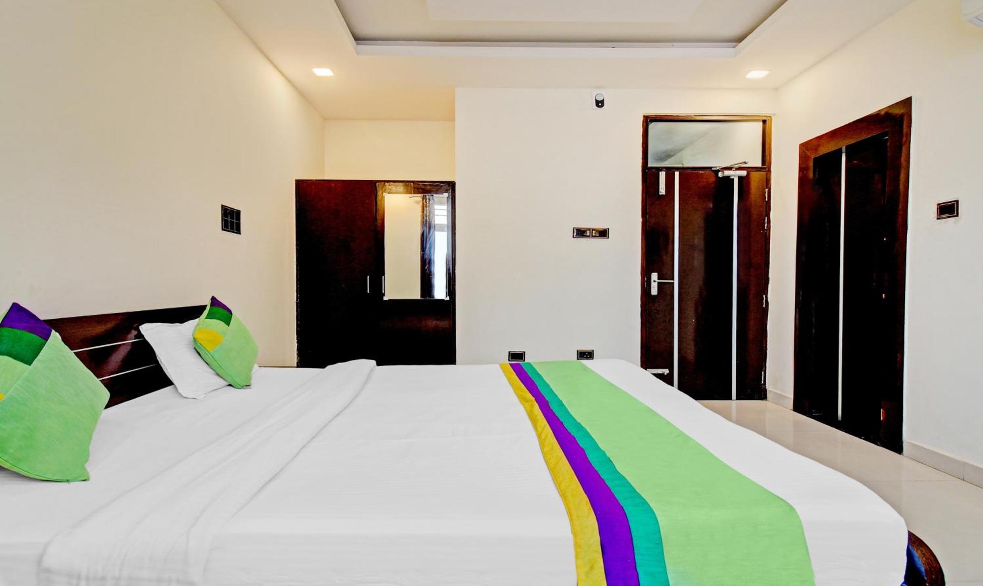 Treebo Silver Grand New Agreement Lucknow Extérieur photo