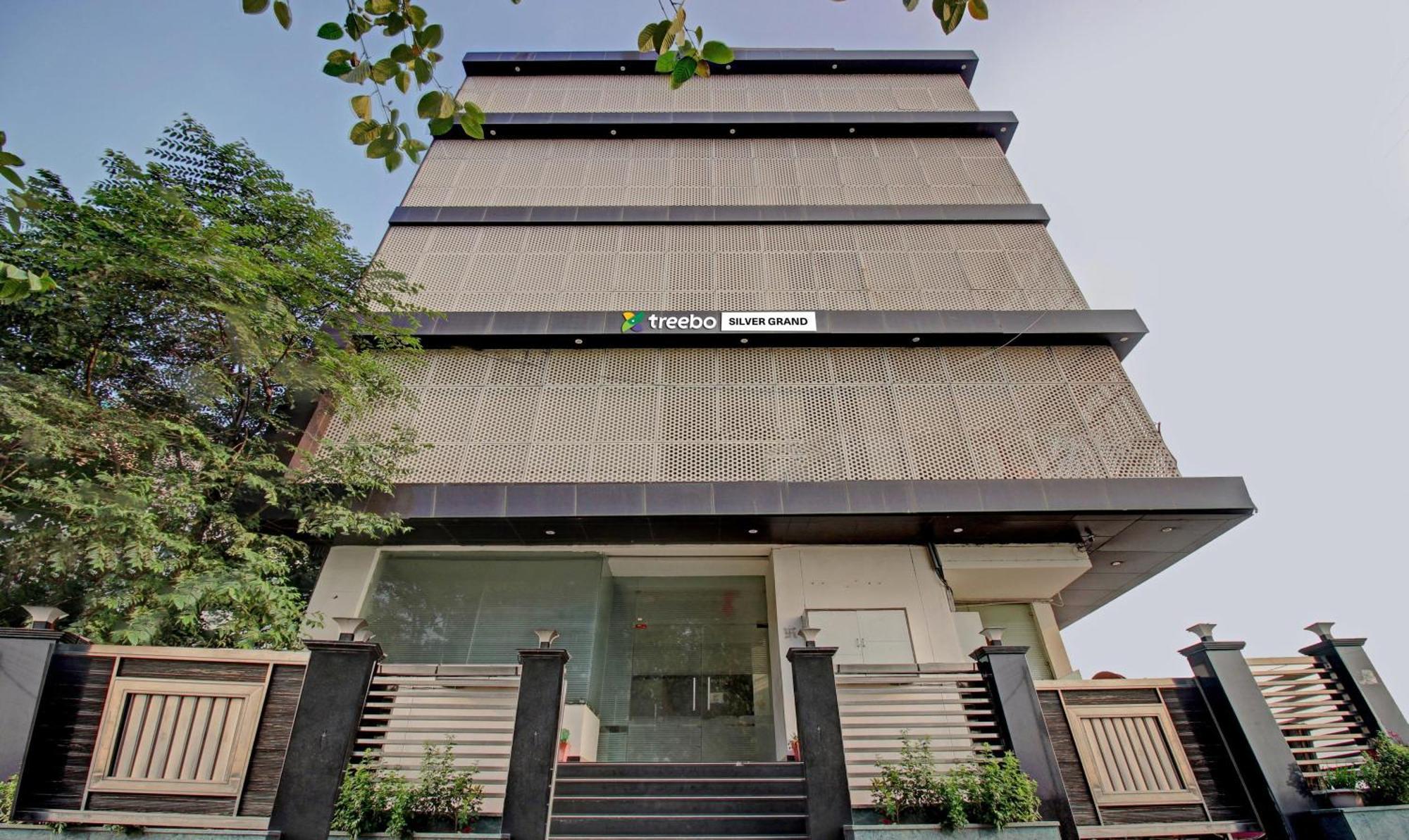Treebo Silver Grand New Agreement Lucknow Extérieur photo